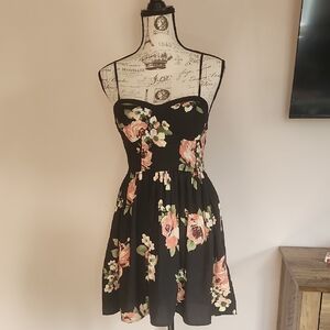 Chic Strapless Floral Dress in Black and Pink
